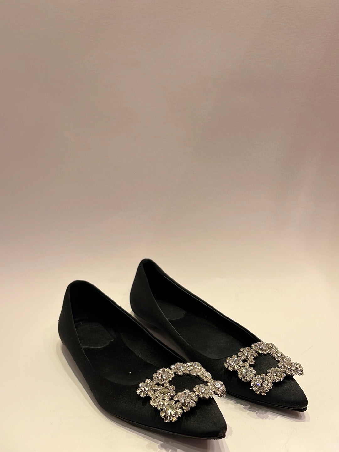 Roger Vivier - Embellished buckle leather insole satin pumps