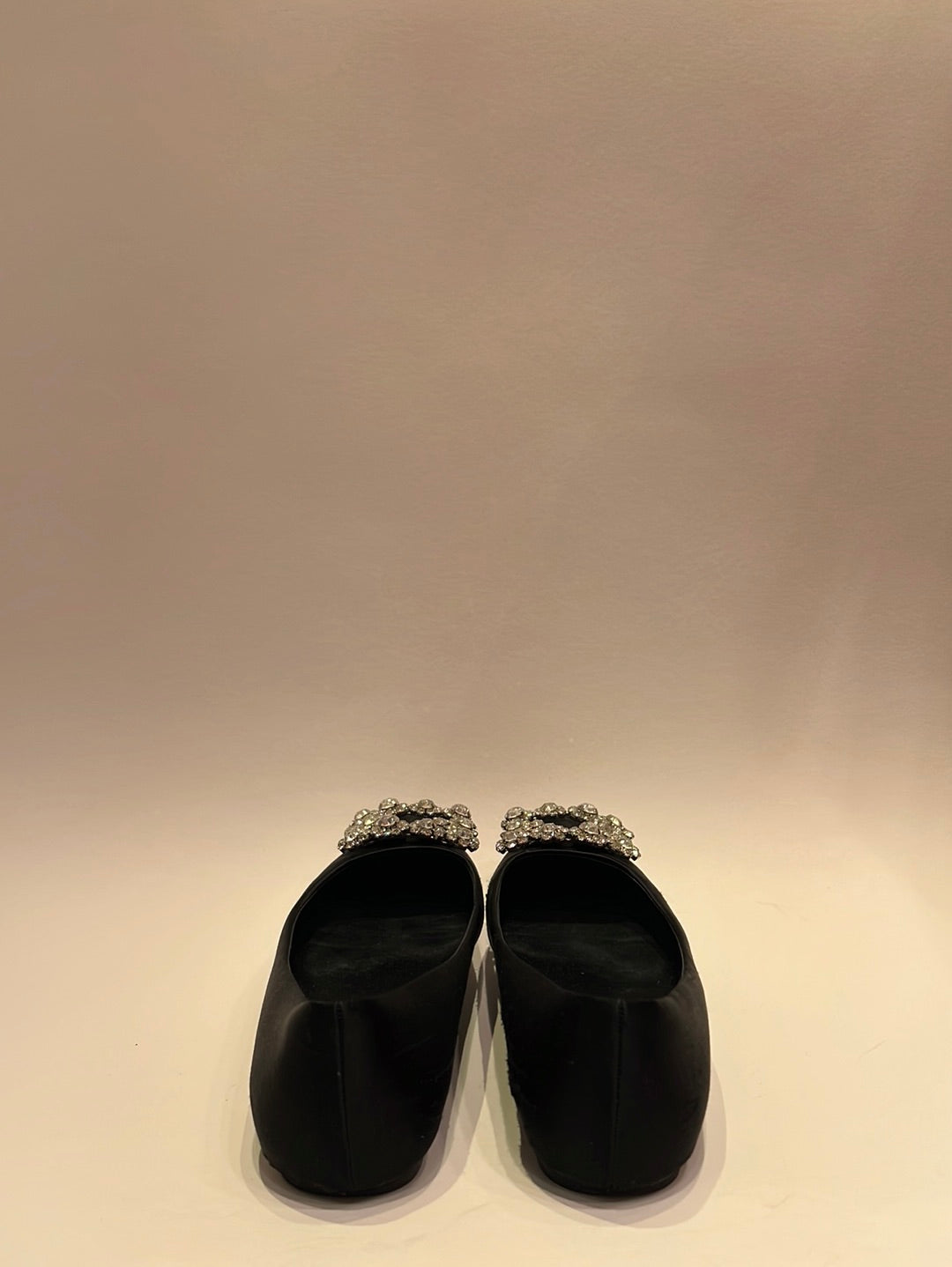 Roger Vivier - Embellished buckle leather insole satin pumps