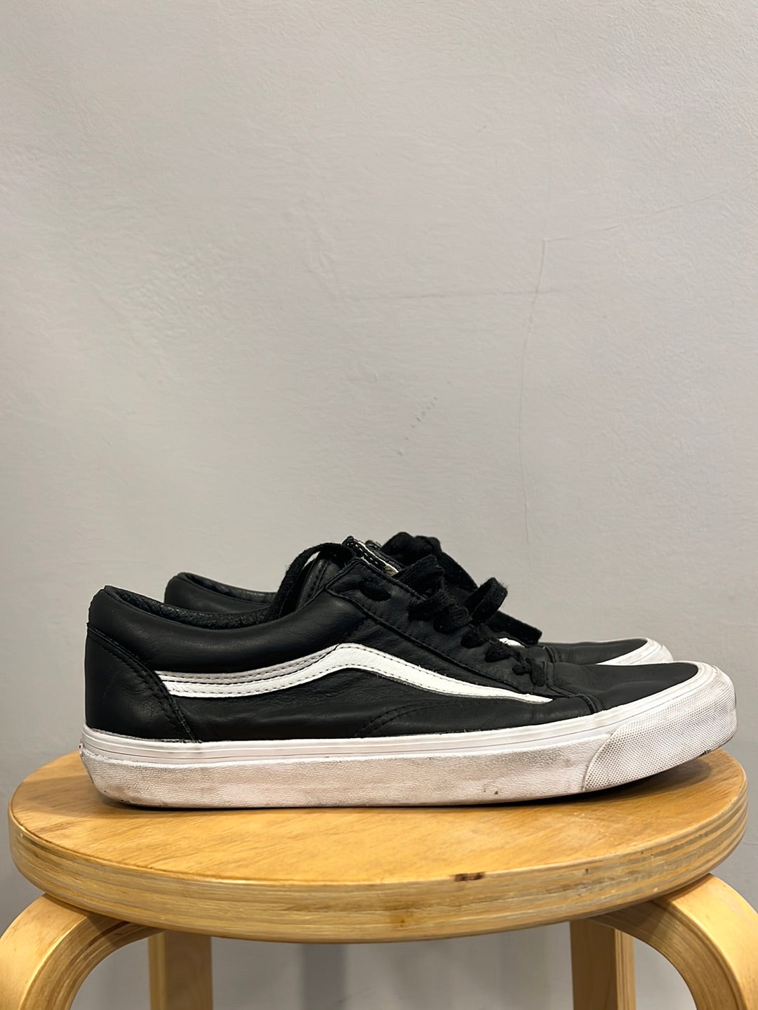 Vans - Leather old skools