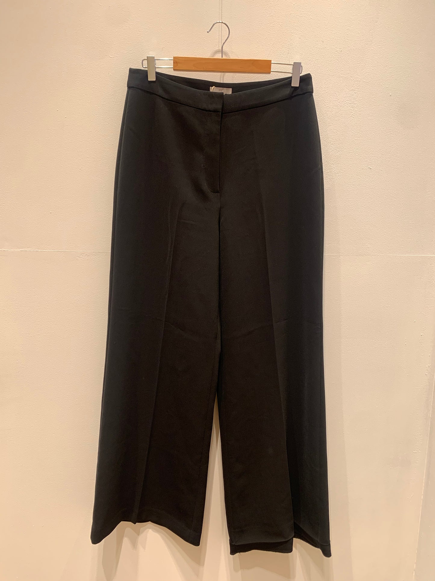 H&M - Wide leg trousers – Round Retail