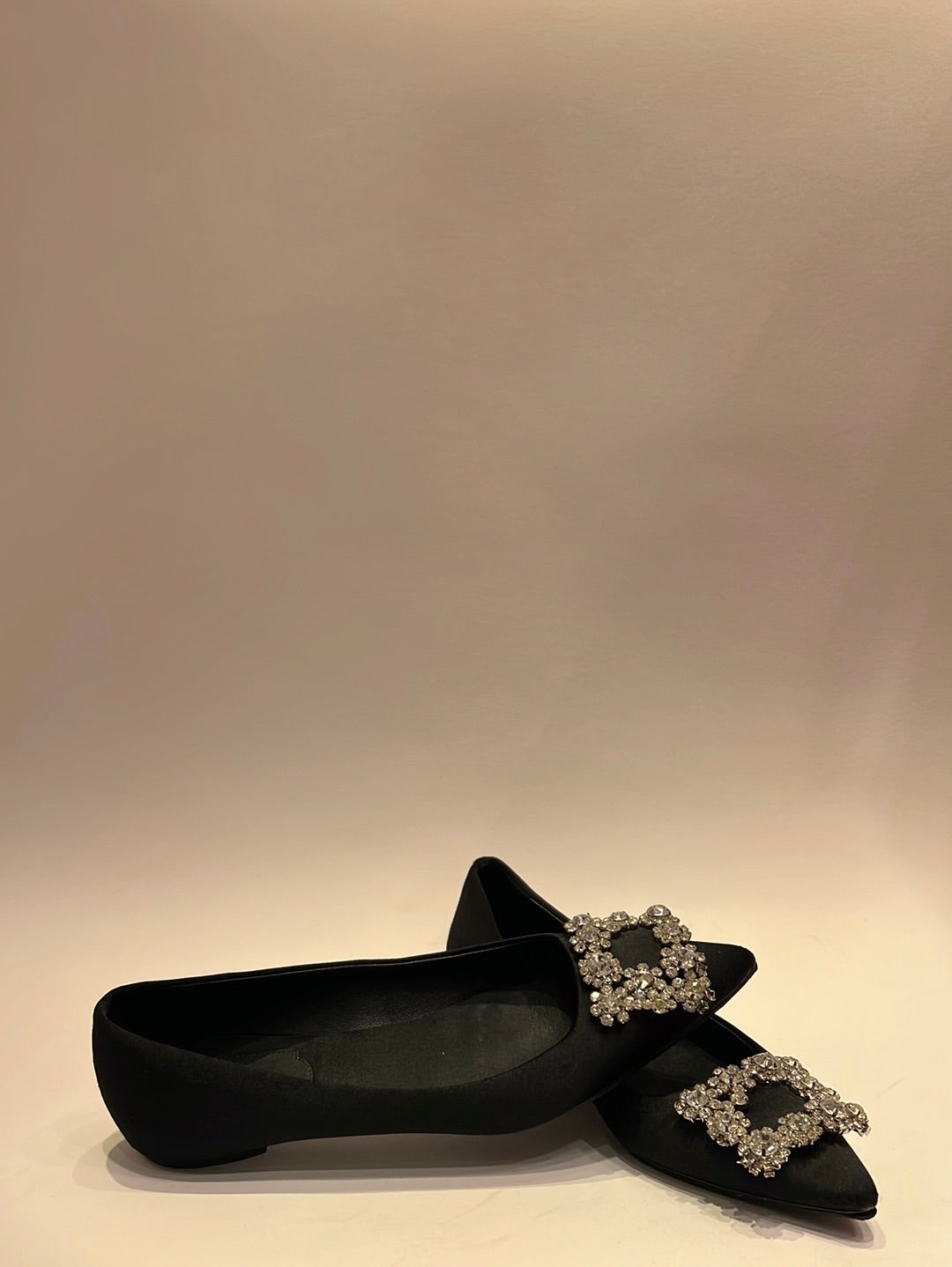Roger Vivier - Embellished buckle leather insole satin pumps